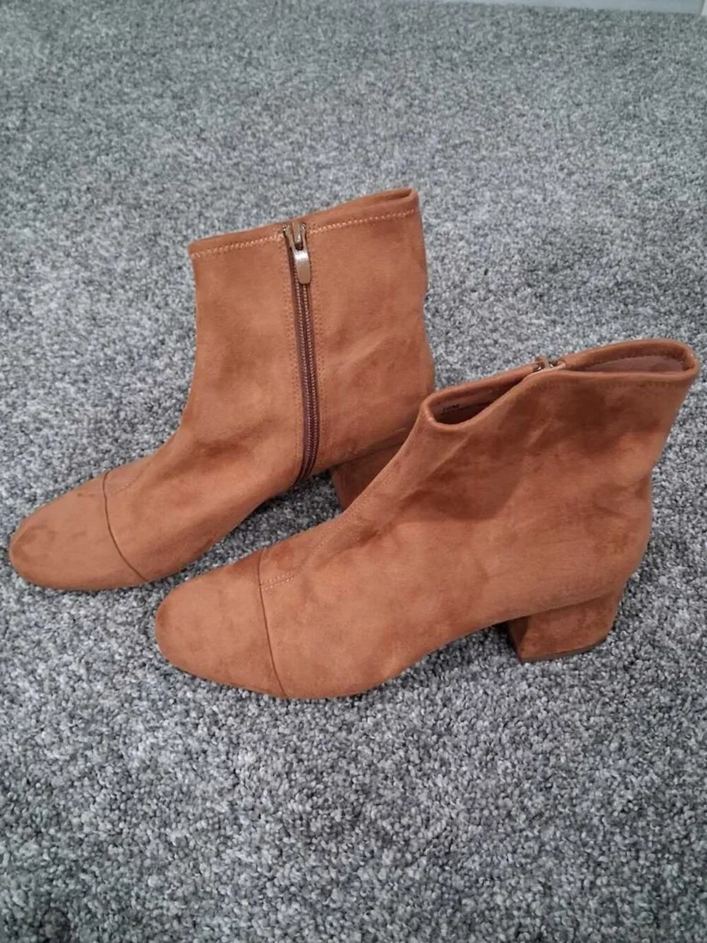 Linea Paolo Wrenly Suede Ankle Boots – Cognac Brown – Size 10